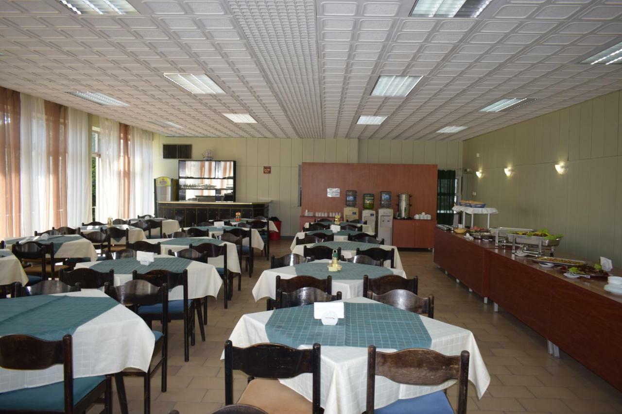 Olimpia Supersnab Hotel بالشيك المظهر الخارجي الصورة